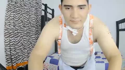 Snapshot of camilowhite_ chatting on October 27, 2025, 8:35 pm Camilowhite online show from October 27, 2025, 8:35 pm