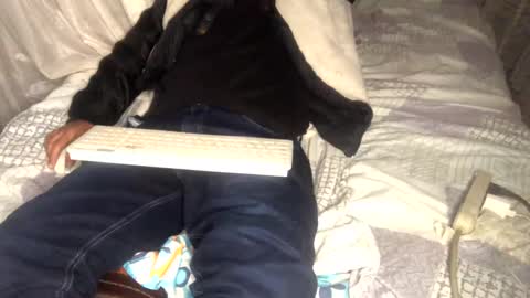 camivaron online show from January 9, 2025, 7:52 am