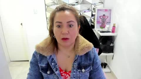 camixxx_m online show from May 7, 2026, 12:21 pm