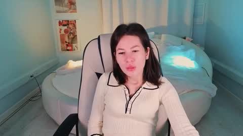 Camilla online show from October 27, 2025, 3:05 pm