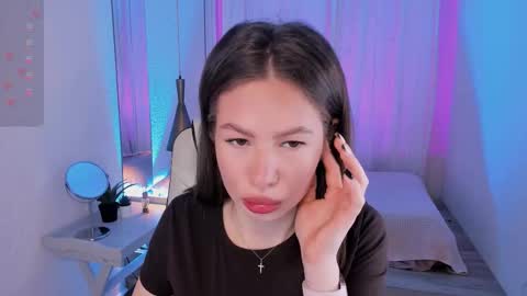 Camilla online show from November 18, 2025, 1:37 pm