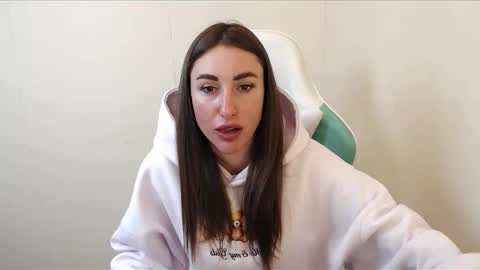 Snapshot of cammila_horn chatting on October 31, 2025, 12:17 pm cammila horn online show from October 31, 2025, 12:17 pm