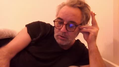 Snapshot of camoswan chatting on December 3, 2024, 9:45 pm Swan online show from December 3, 2024, 9:45 pm