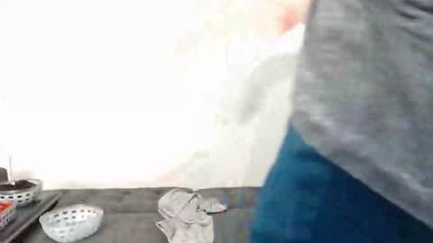 Cam online show from October 6, 2025, 8:12 am
