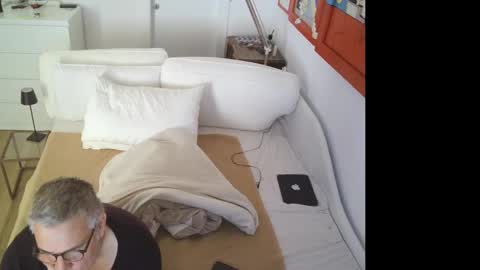 Snapshot of camunication chatting on February 18, 2025, 1:11 pm camunication online show from February 18, 2025, 1:11 pm