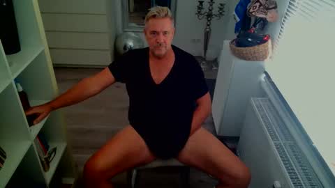 Snapshot of camunication chatting on September 30, 2025, 11:37 am camunication online show from September 30, 2025, 11:37 am