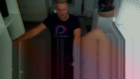 Snapshot of camunication chatting on October 6, 2025, 11:18 am camunication online show from October 6, 2025, 11:18 am