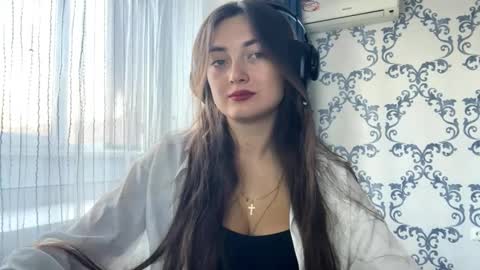 Kate online show from November 8, 2025, 8:03 am