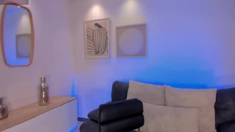  Candanse R  online show from April 17, 2026, 3:42 am