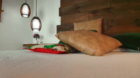 Jolie online show from December 1, 2025, 10:48 pm