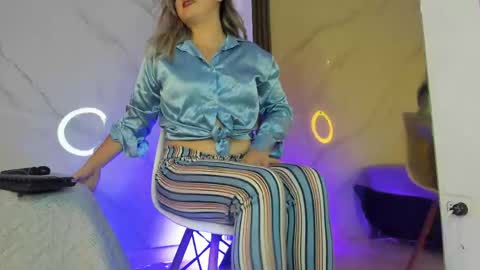 Snapshot of candy_plus chatting on June 1, 2026, 7:04 pm Candy plus online show from June 1, 2026, 7:04 pm