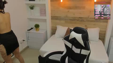 CANDY online show from December 17, 2025, 7:09 pm