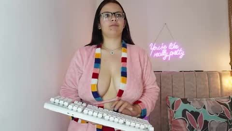 Snapshot of candy_sweet17_ chatting on December 19, 2025, 4:30 am candy sweet17 online show from December 19, 2025, 4:30 am