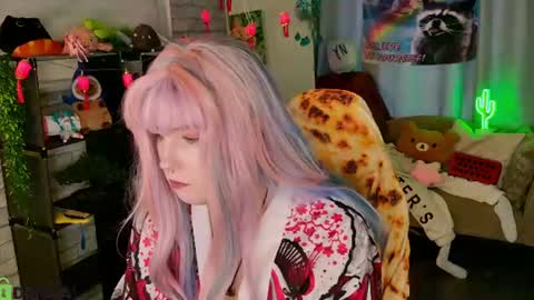 Snapshot of candy_yeahh chatting on July 17, 2026, 1:23 am Mary online show from July 17, 2026, 1:23 am