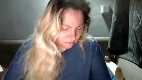 Snapshot of candycream74 chatting on December 21, 2025, 4:25 pm Laura online show from December 21, 2025, 4:25 pm