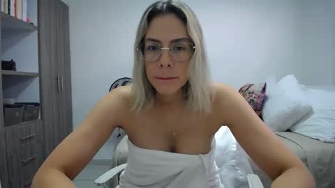 Snapshot of candydowson1 chatting on May 6, 2026, 8:14 pm Candy Dowson online show from May 6, 2026, 8:14 pm