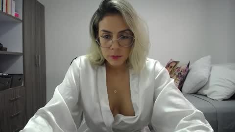 Snapshot of candydowson1 chatting on May 7, 2026, 8:58 pm Candy Dowson online show from May 7, 2026, 8:58 pm