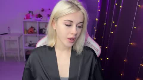 You can call me HH online show from October 18, 2025, 8:20 pm