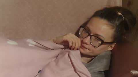 say meow and send tip  online show from December 3, 2025, 11:19 am