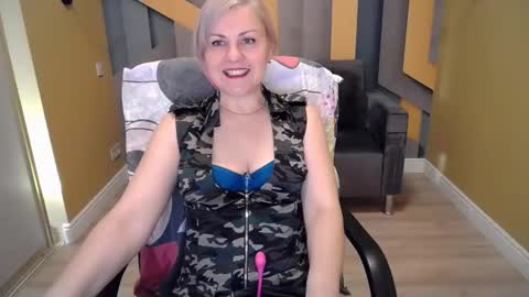 Snapshot of candylons chatting on January 9, 2025, 7:31 am CandyLons online show from January 9, 2025, 7:31 am