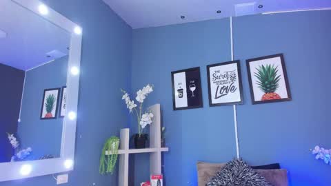 candyluxury_ online show from April 10, 2026, 11:59 am