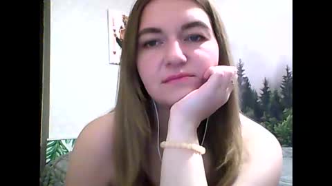 Snapshot of candyolime chatting on March 8, 2025, 10:02 pm Daisy online show from March 8, 2025, 10:02 pm