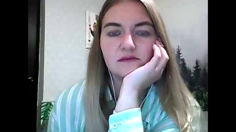 Snapshot of candyolime chatting on September 17, 2025, 8:43 pm Daisy online show from September 17, 2025, 8:43 pm