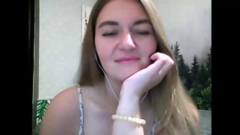 Snapshot of candyolime chatting on October 17, 2025, 8:33 pm Daisy online show from October 17, 2025, 8:33 pm