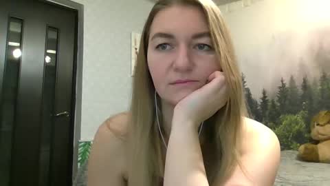 Snapshot of candyolime chatting on December 18, 2025, 10:27 pm Daisy online show from December 18, 2025, 10:27 pm