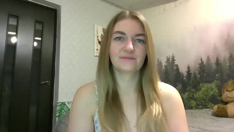 Snapshot of candyolime chatting on December 19, 2025, 11:12 pm Daisy online show from December 19, 2025, 11:12 pm