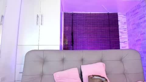 Isabella online show from September 13, 2025, 12:27 pm