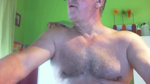 Snapshot of capitaine1959 chatting on July 28, 2026, 11:28 am capitaine1959 online show from July 28, 2026, 11:28 am