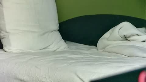 capricorne1965 online show from December 22, 2025, 2:30 am