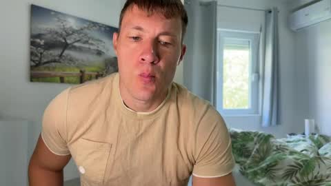 Snapshot of capt_oliver chatting on May 23, 2026, 10:30 am follow my twitter online show from May 23, 2026, 10:30 am