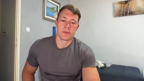 Snapshot of capt_oliver chatting on May 31, 2026, 9:38 am follow my twitter online show from May 31, 2026, 9:38 am