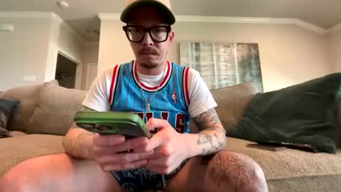 Snapshot of captaincumgun chatting on May 14, 2026, 9:10 pm Captaincumgun online show from May 14, 2026, 9:10 pm