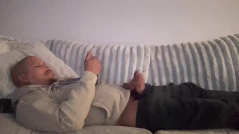 Snapshot of caramelizedzeus chatting on November 19, 2025, 1:27 am caramelizedzeus online show from November 19, 2025, 1:27 am