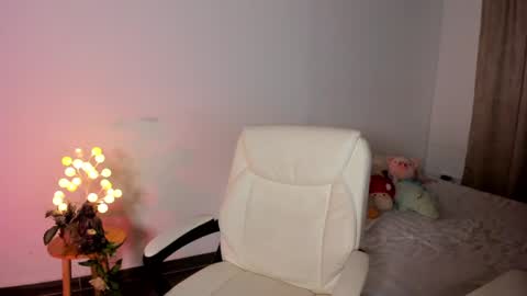              online show from February 3, 2025, 10:47 am