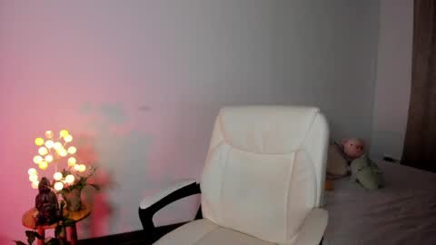              online show from February 14, 2025, 10:38 am