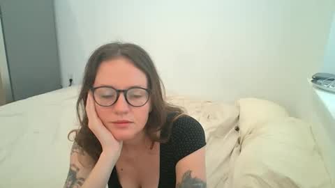 Snapshot of caraviolet chatting on May 27, 2026, 10:51 pm caraviolet online show from May 27, 2026, 10:51 pm