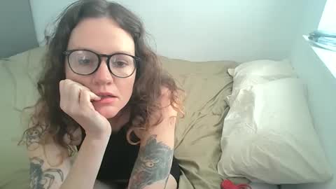 Snapshot of caraviolet chatting on June 2, 2026, 4:09 pm caraviolet online show from June 2, 2026, 4:09 pm