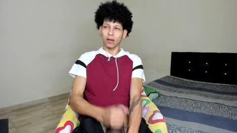 Carlos and Cristian  online show from February 5, 2025, 1:37 am