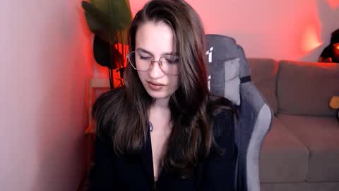 Mary online show from October 15, 2025, 9:15 pm