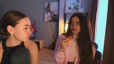 caressyourself online show from November 27, 2025, 5:42 am