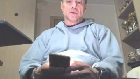 Snapshot of carin_the_body chatting on April 30, 2026, 8:15 pm Laz online show from April 30, 2026, 8:15 pm
