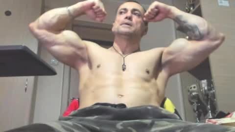 Snapshot of carin_the_body chatting on May 4, 2026, 9:44 pm Laz online show from May 4, 2026, 9:44 pm