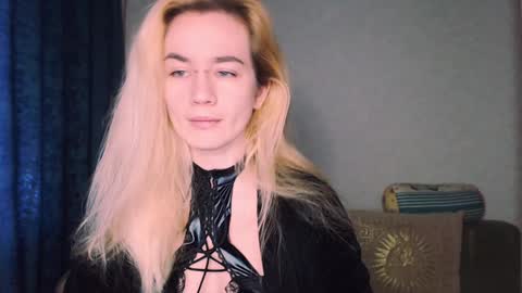 Snapshot of carinfox chatting on December 3, 2024, 6:48 am Carin online show from December 3, 2024, 6:48 am