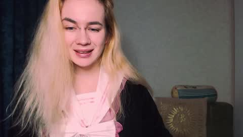 Snapshot of carinfox chatting on December 5, 2024, 5:04 am Carin online show from December 5, 2024, 5:04 am