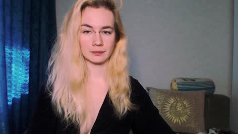 Snapshot of carinfox chatting on December 13, 2024, 9:35 am Carin online show from December 13, 2024, 9:35 am