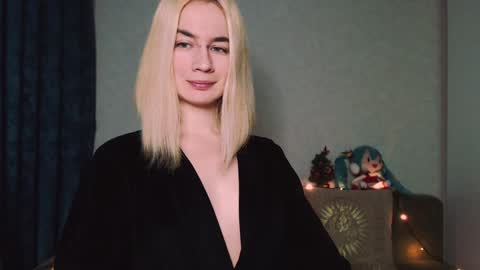 Snapshot of carinfox chatting on January 10, 2025, 5:05 am Carin online show from January 10, 2025, 5:05 am